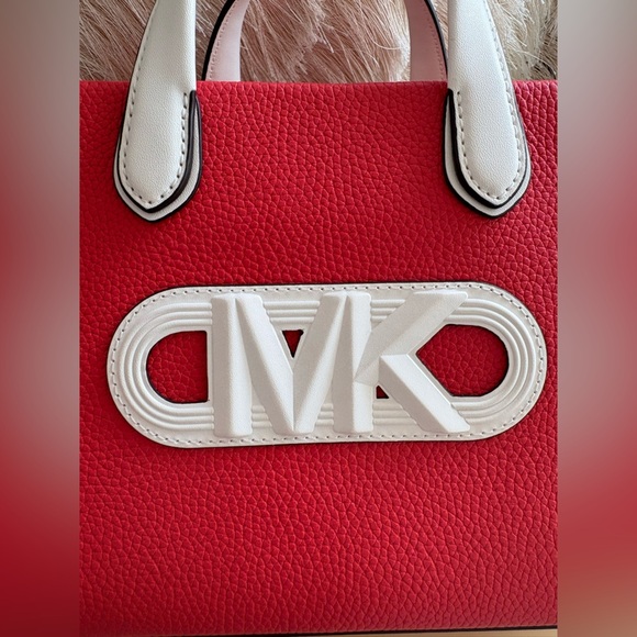 Michael Kors Gigi Spiced Coral Pebbled Leather Messenger Bag, Not Outlet - Picture 9 of 16